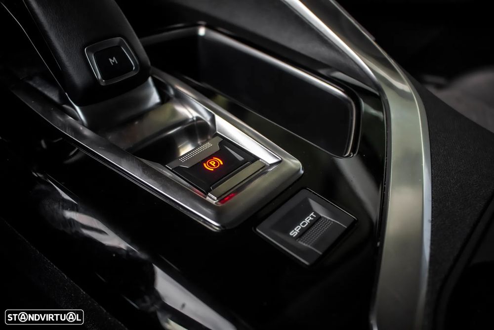 Peugeot 3008 1.2 PureTech Allure Pack EAT8 - 19