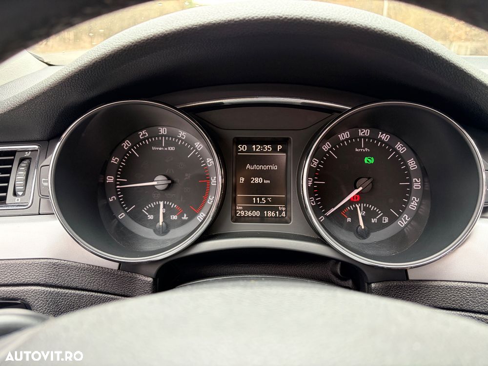 Skoda Superb 2.0 TDI Ambition DSG - 23