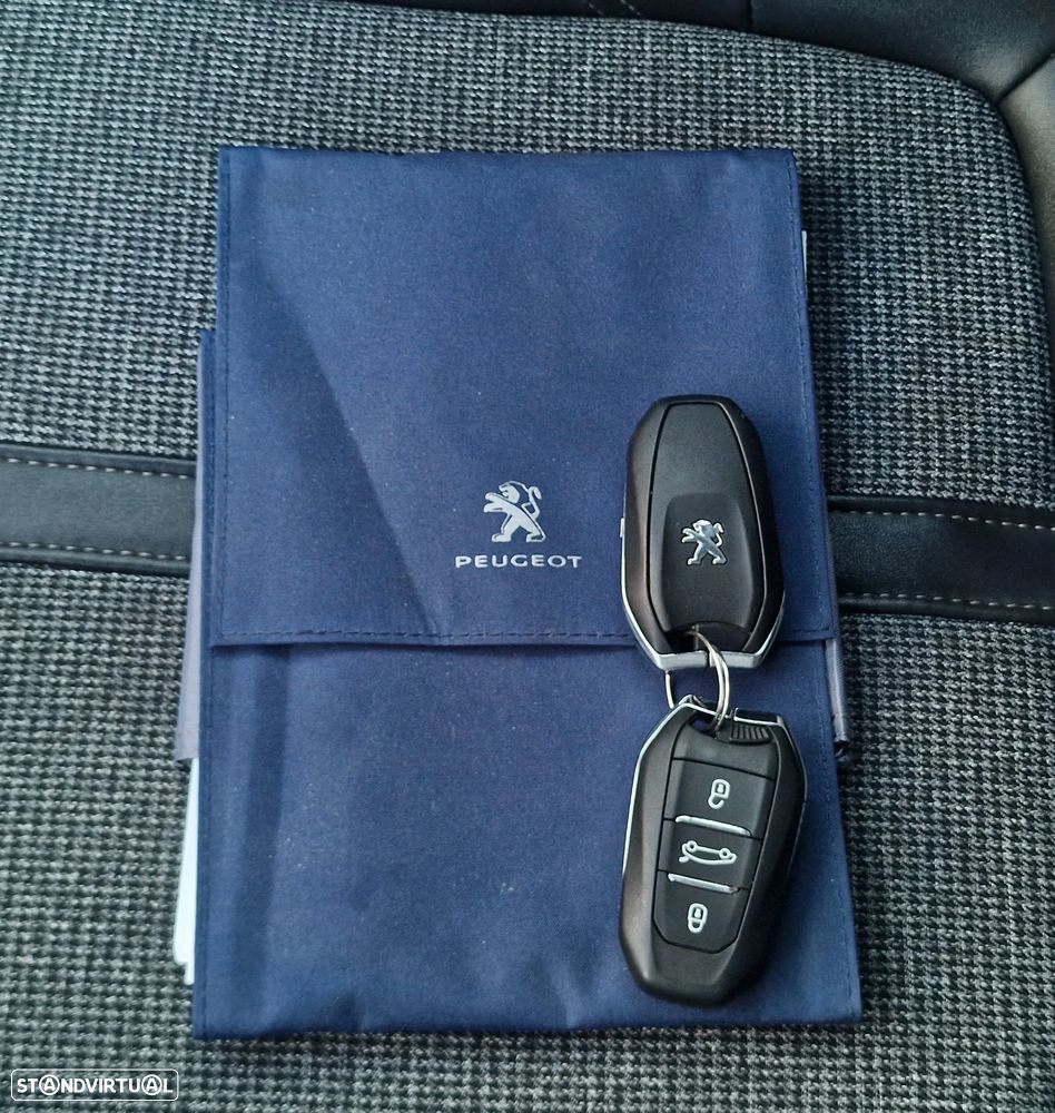 Peugeot 3008 PureTech 130 Stop & Start GPF Allure - 32