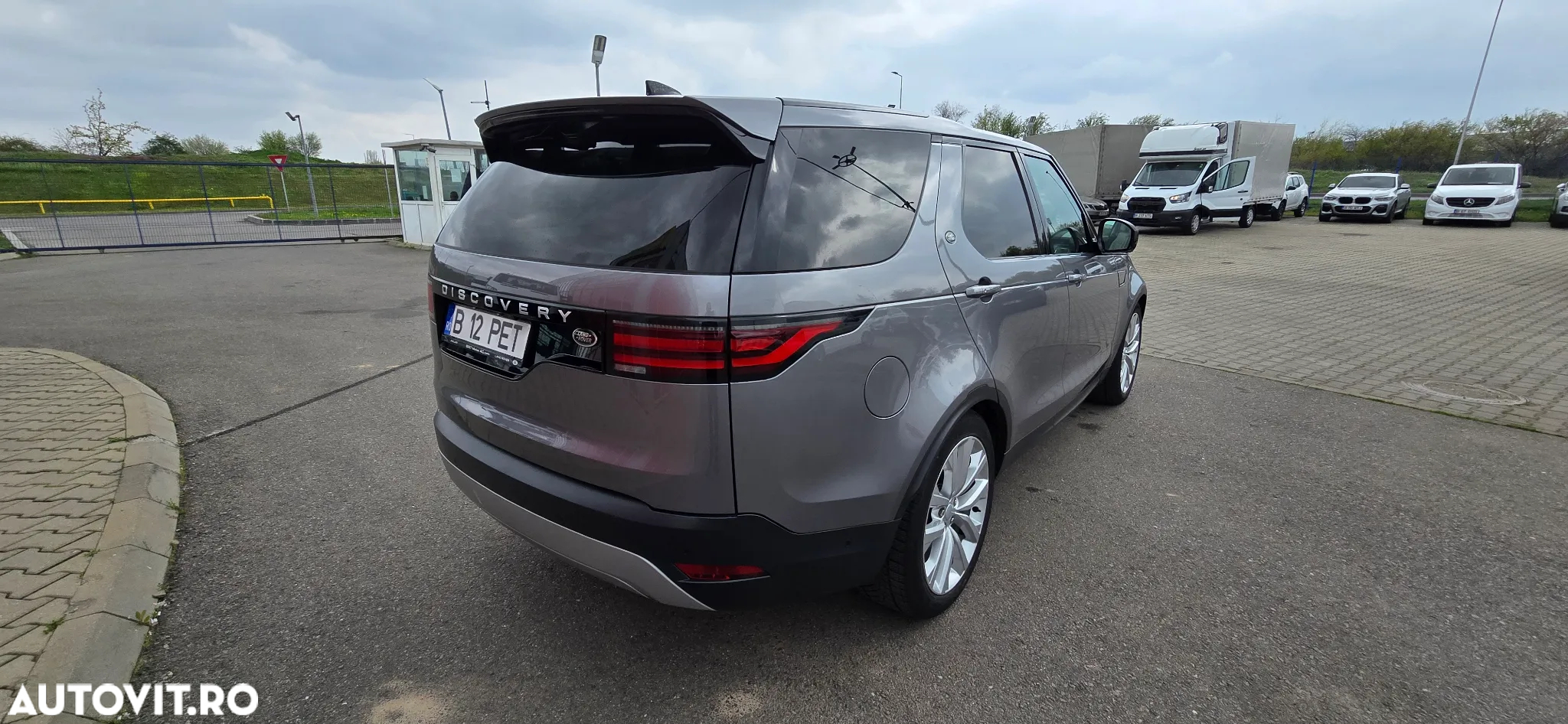 Land Rover Discovery 3.0 D250 MHEV SE - 3