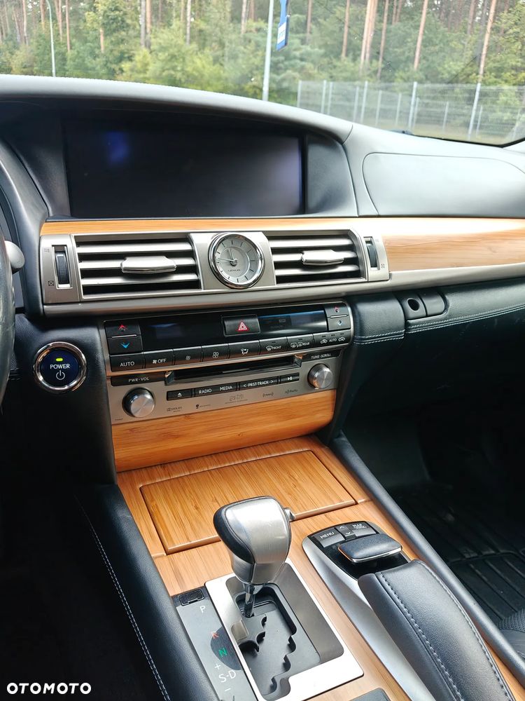 Lexus LS 600h L - 28
