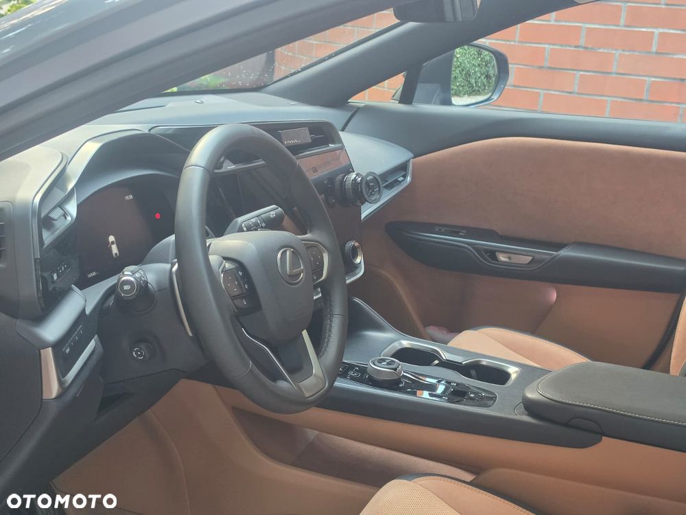 Lexus RZ - 7