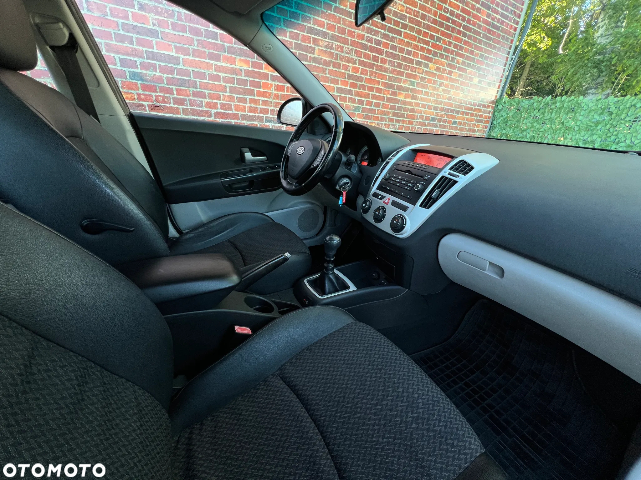 Kia Ceed - 10