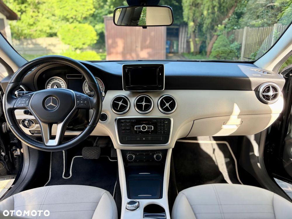 Mercedes-Benz Klasa A 180 7G-DCT - 13