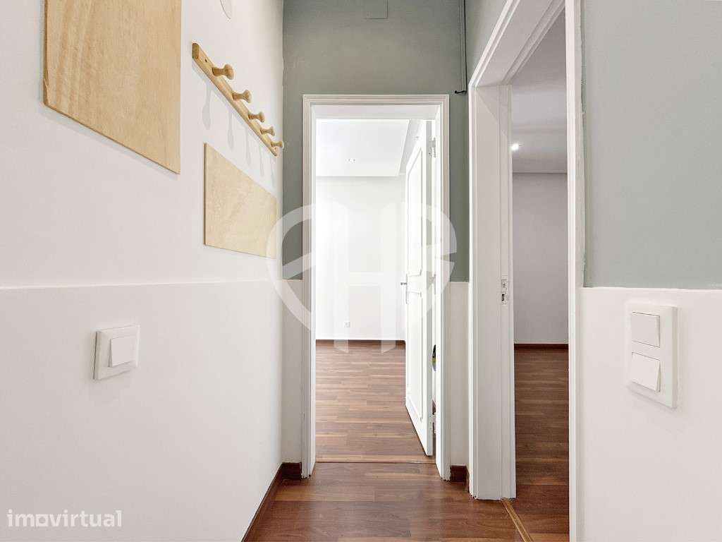 Apartamento T1 Remodelado em Camarate // Com Quintal Privativo - Grande imagem: 5/43
