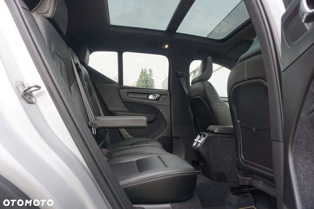 Volvo XC 40 D4 AWD Geartronic R-Design - 37