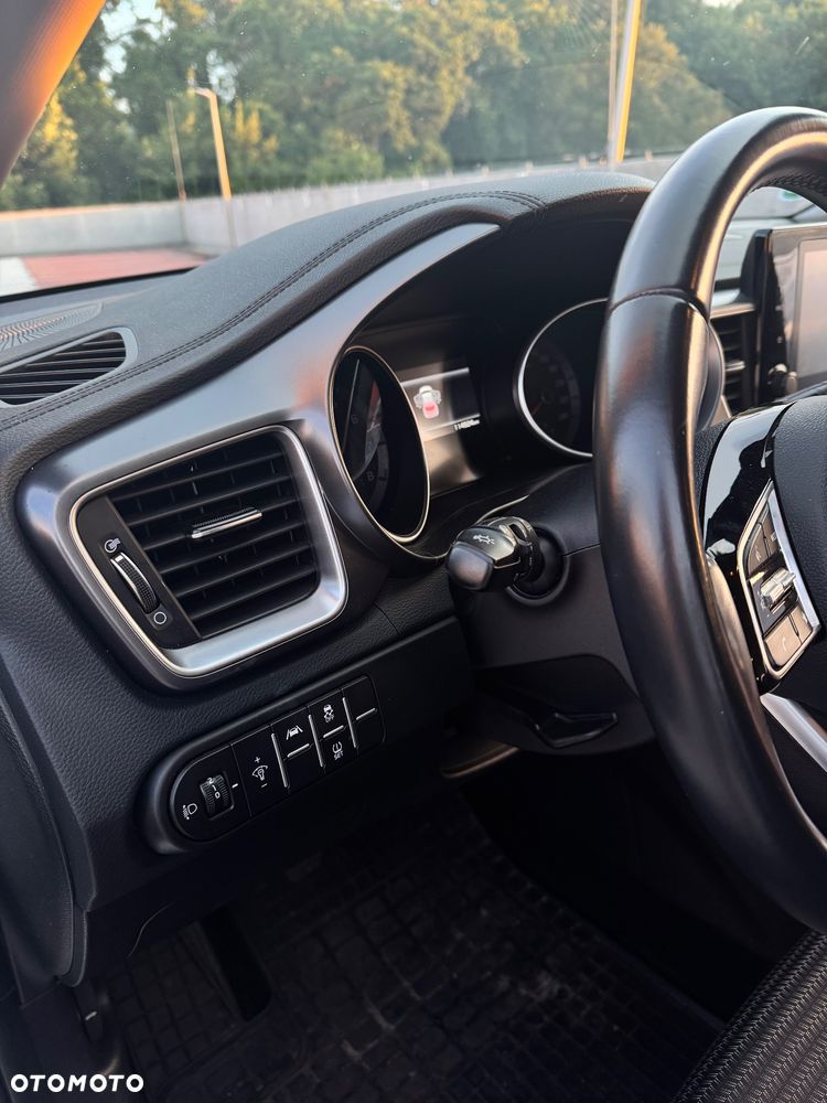 Kia XCeed 1.5 T-GDI M - 24