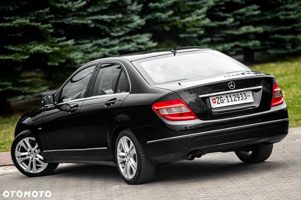 Mercedes-Benz Klasa C 180 BlueEFFICIENCY 7G-TRONIC Avantgarde - 18