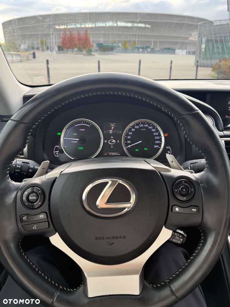 Lexus IS - 12