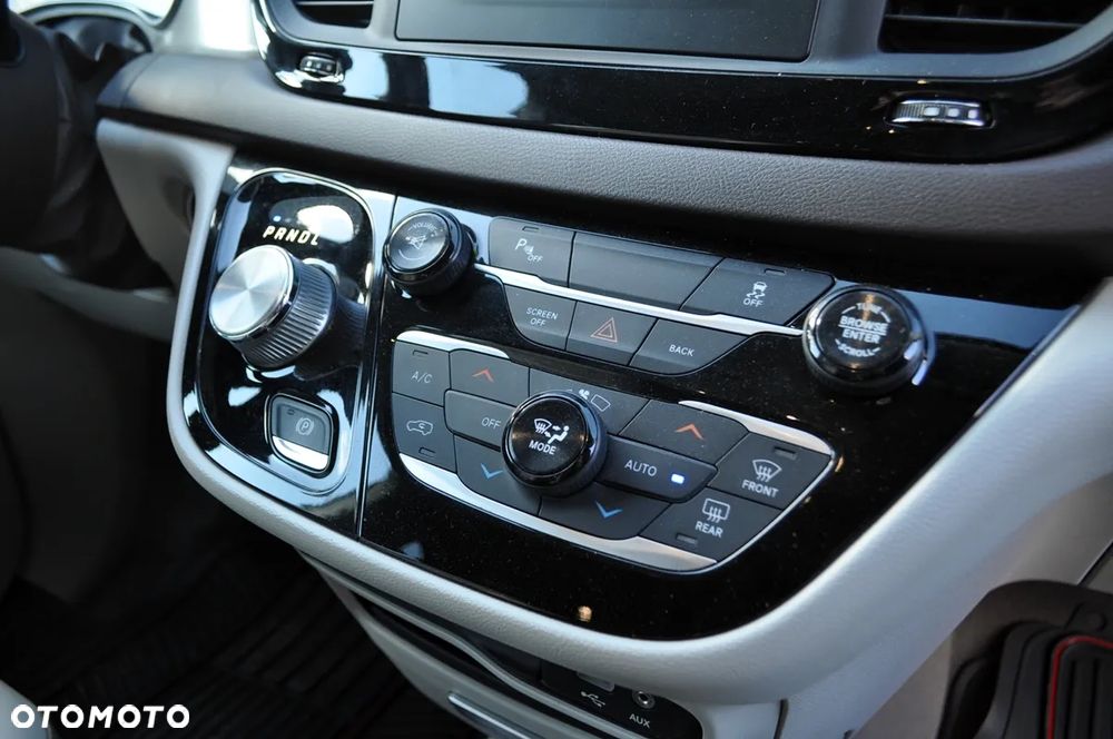Chrysler Pacifica - 23