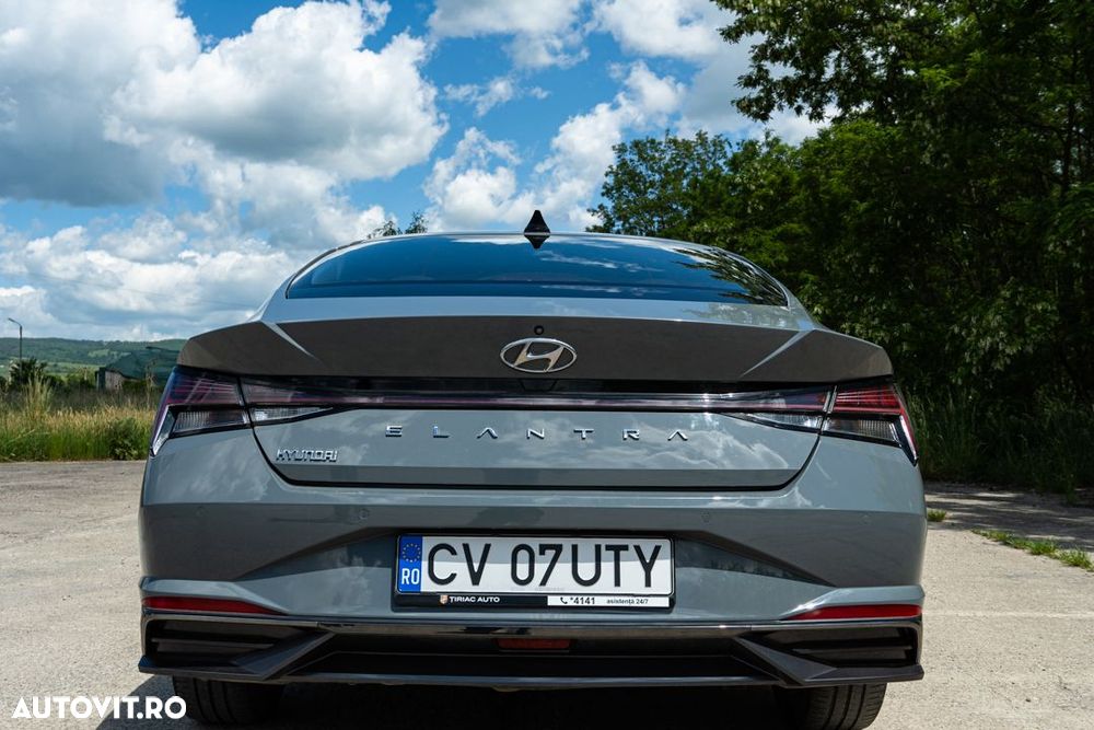 Hyundai Elantra 1.6 l 123 CP 6MT Highway - 4