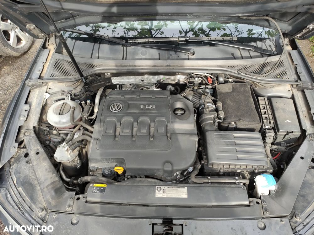 Volkswagen Passat 2.0 TDI Comfortline - 14