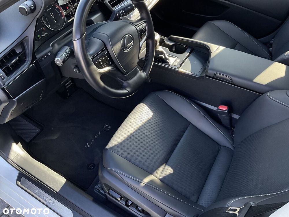 Lexus ES 300h Business Edition - 22