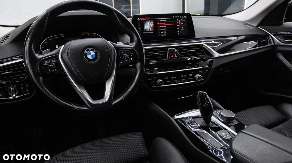 BMW Seria 5 518d Sport Line sport - 12