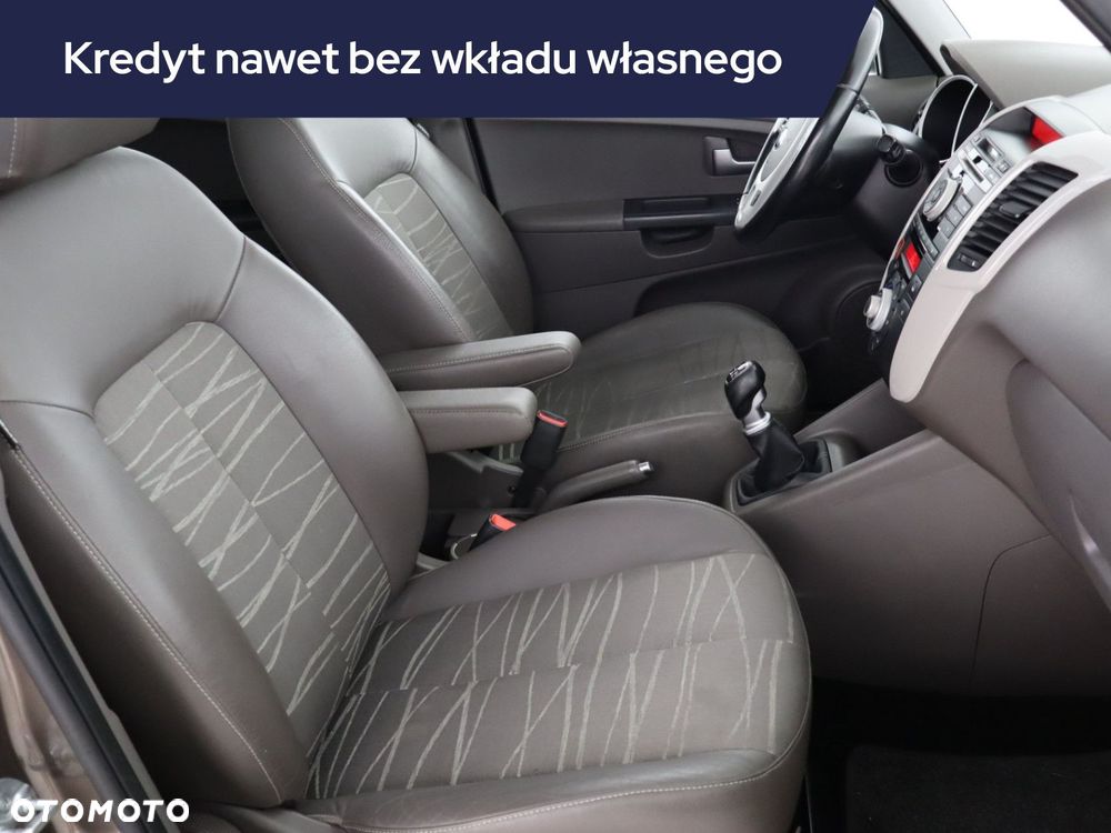 Kia Venga - 11