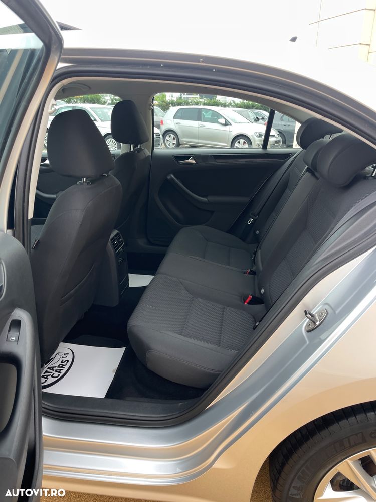 Volkswagen Jetta 1.6 TDI Blue Motion Technology Life - 26