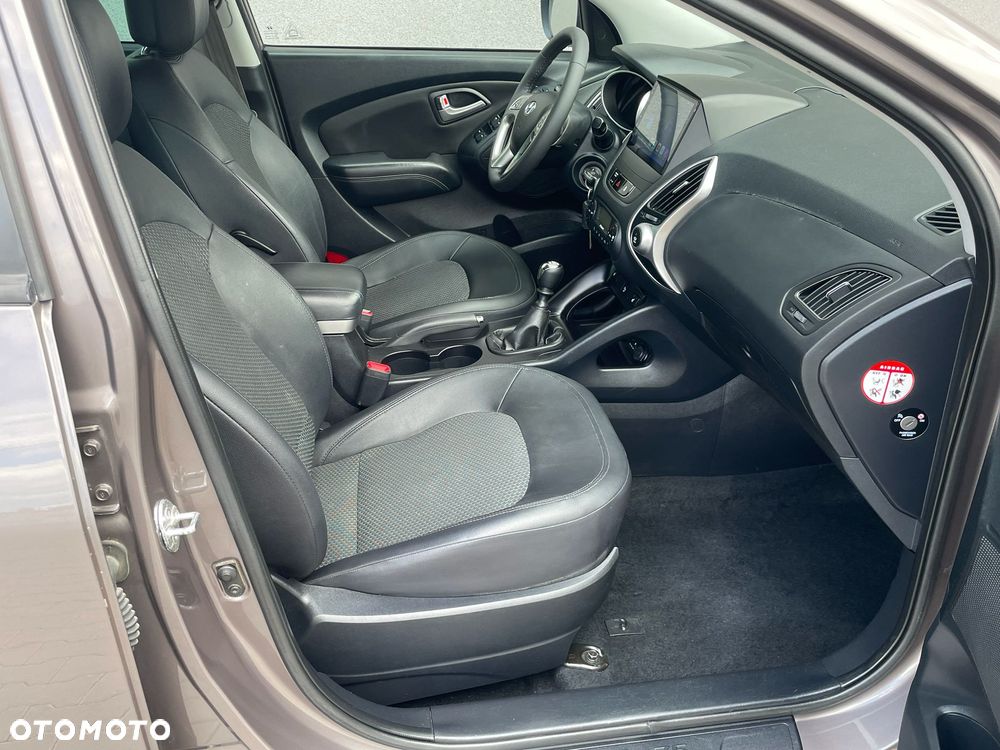 Hyundai ix35 2.0 CRDi 4WD Fifa World Cup Gold Edition - 21