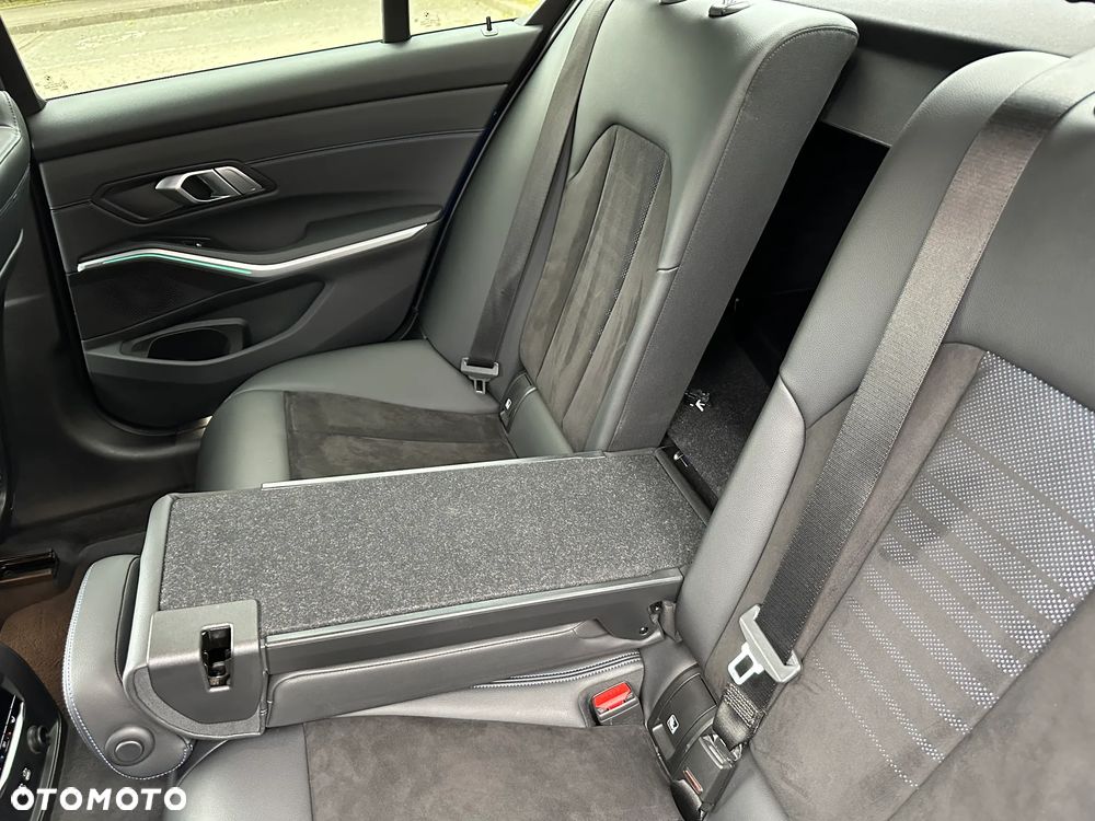 BMW Seria 3 320i M Sport sport - 17