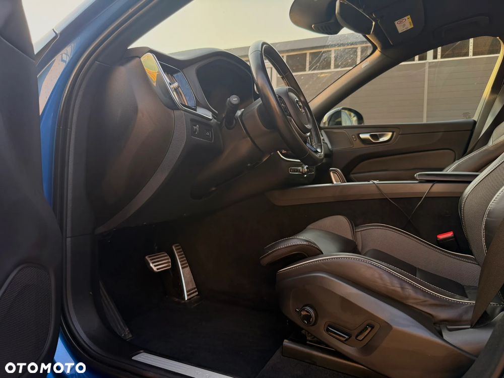 Volvo XC 60 B5 D AWD R-Design - 10