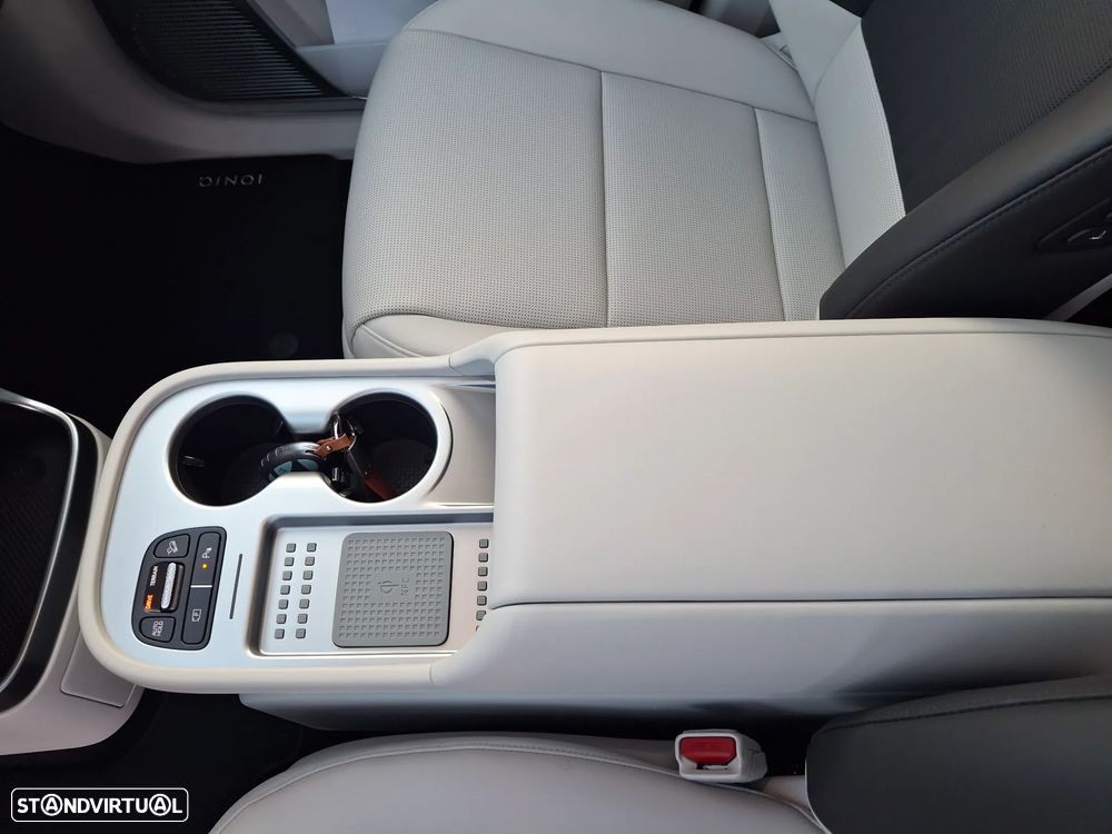 Hyundai Ioniq 9 110.3 kWh Calligraphy - 25