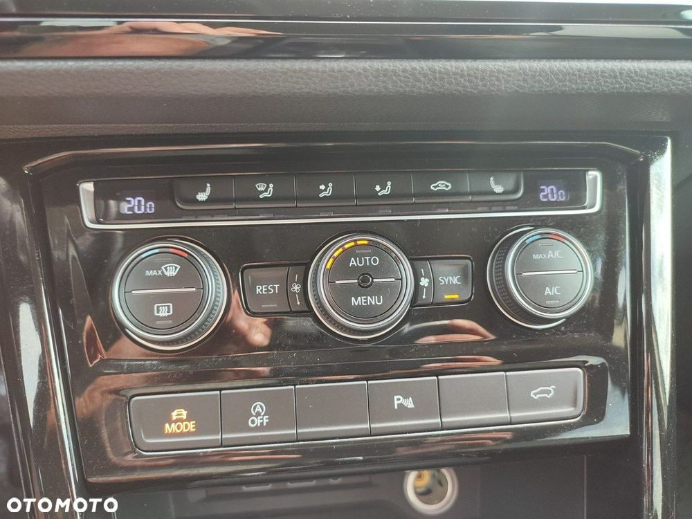 Volkswagen Touran - 28