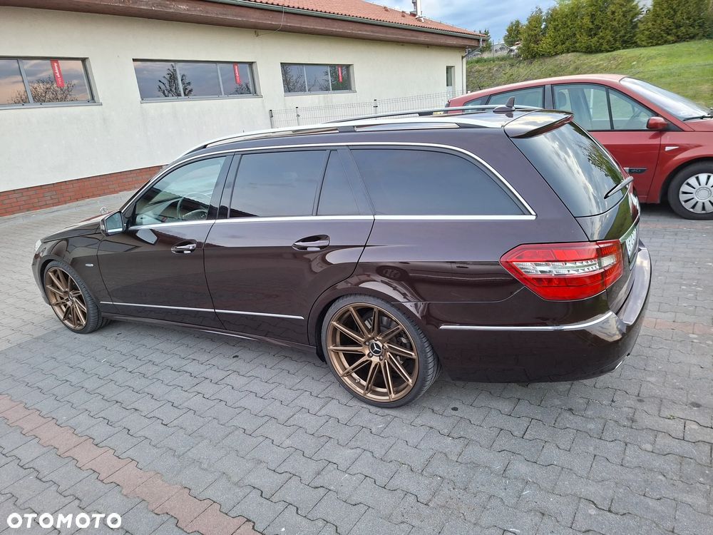 Mercedes-Benz Klasa E 200 CGI BlueEFFICIENCY Automatik - 22