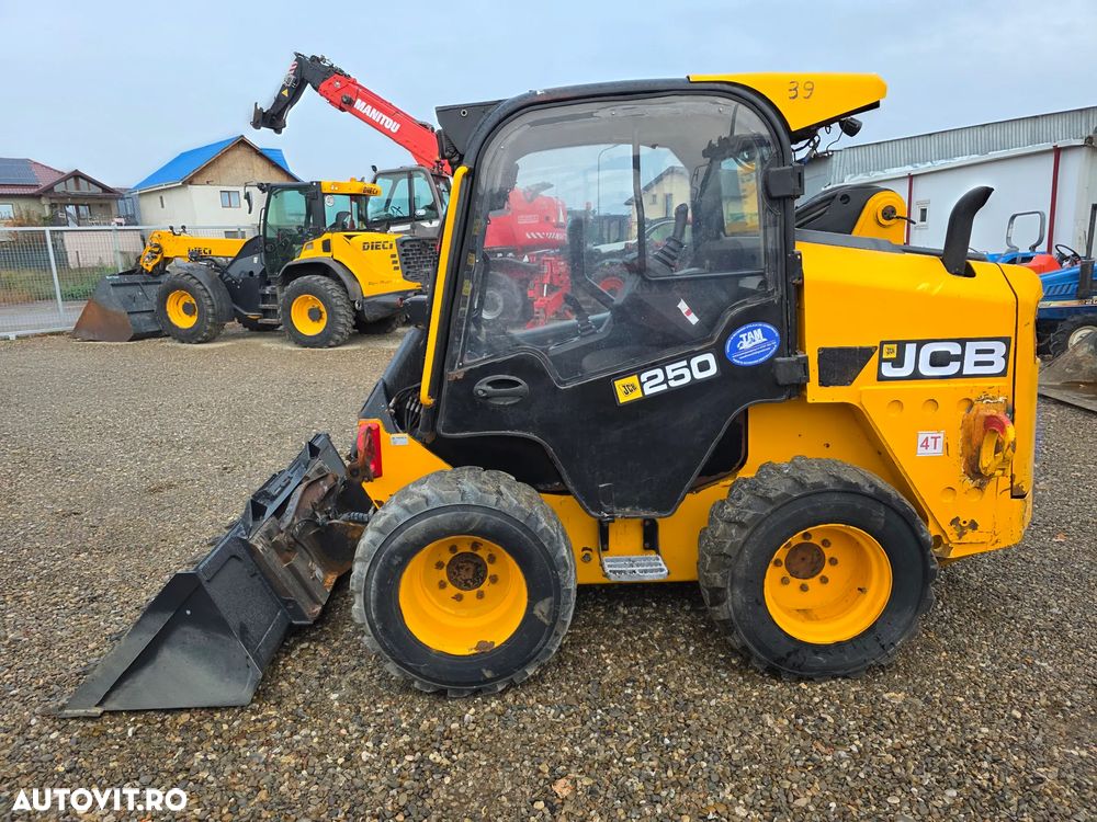 JCB 250 T4 skid steer miniincarcator bobcat - 7