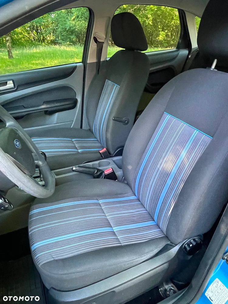 Ford Focus 1.6 Trend - 14
