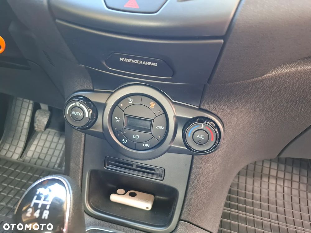 Ford Fiesta 1.5 TDCi Celebration - 14