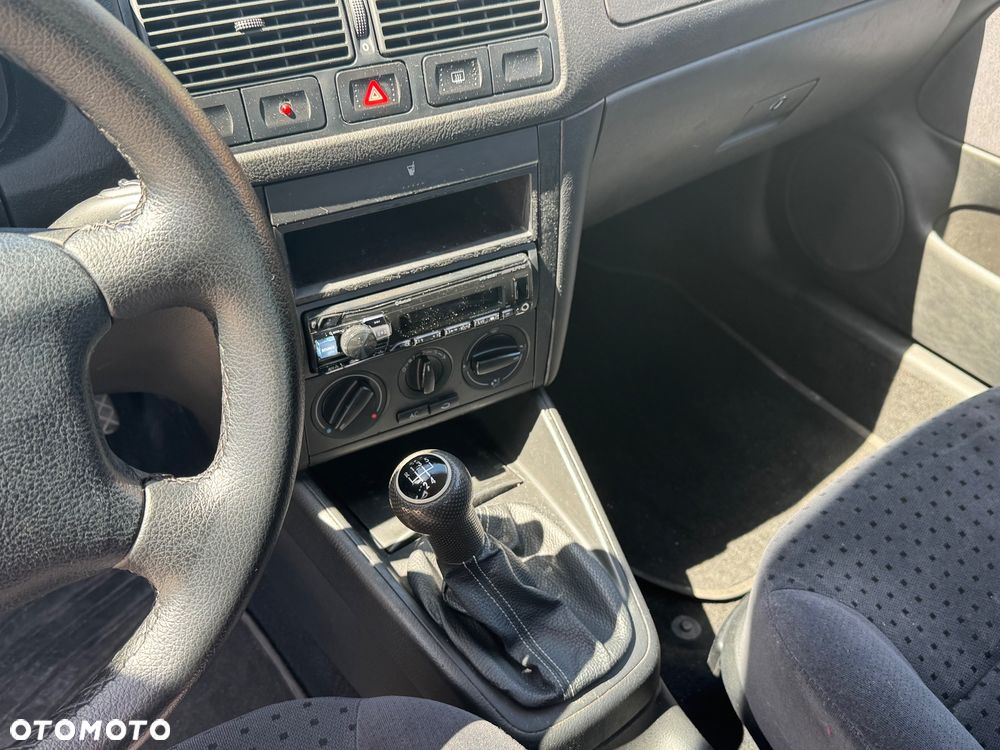 Volkswagen Golf 1.6 - 16