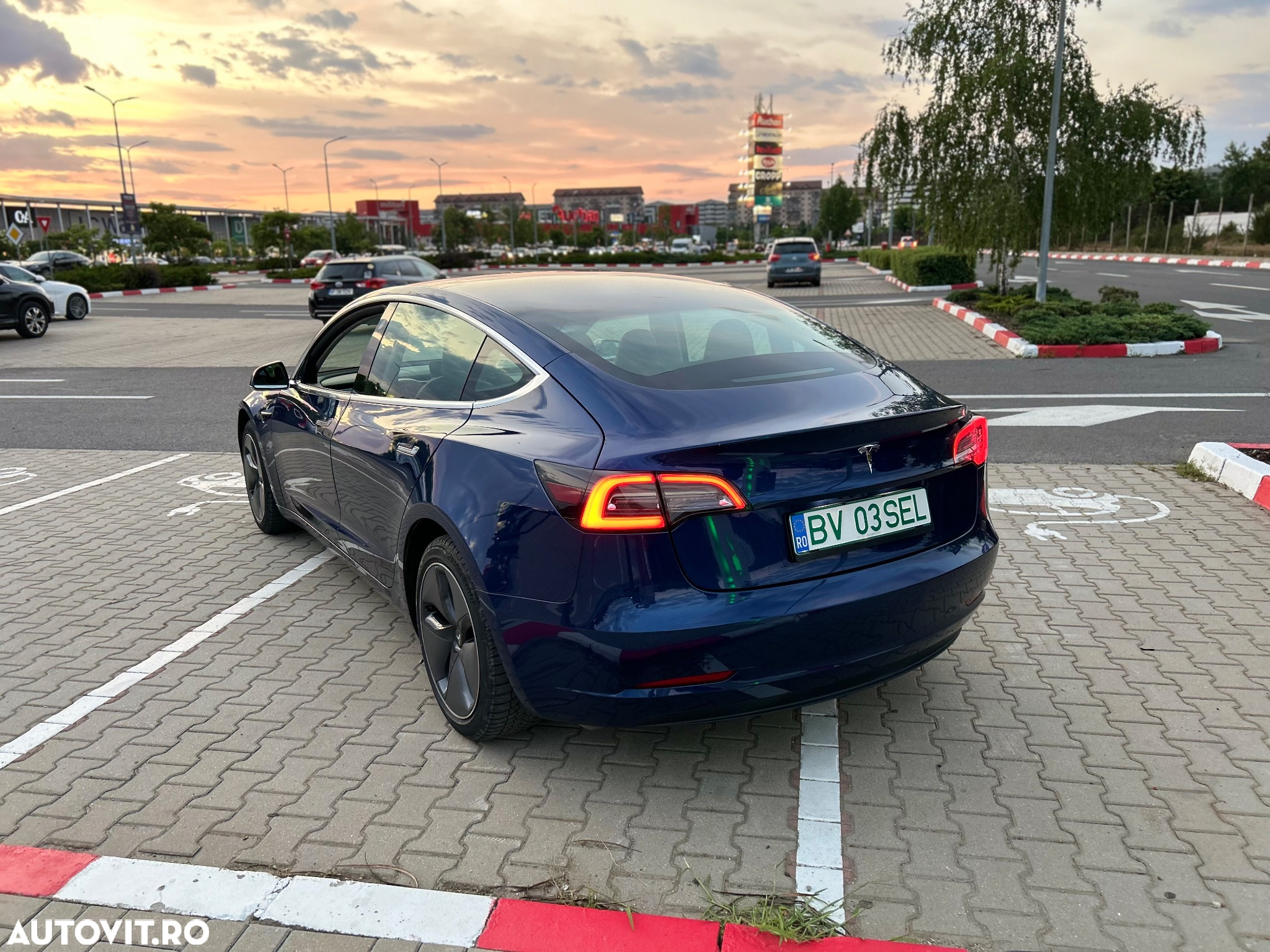 Tesla Model 3 - 4
