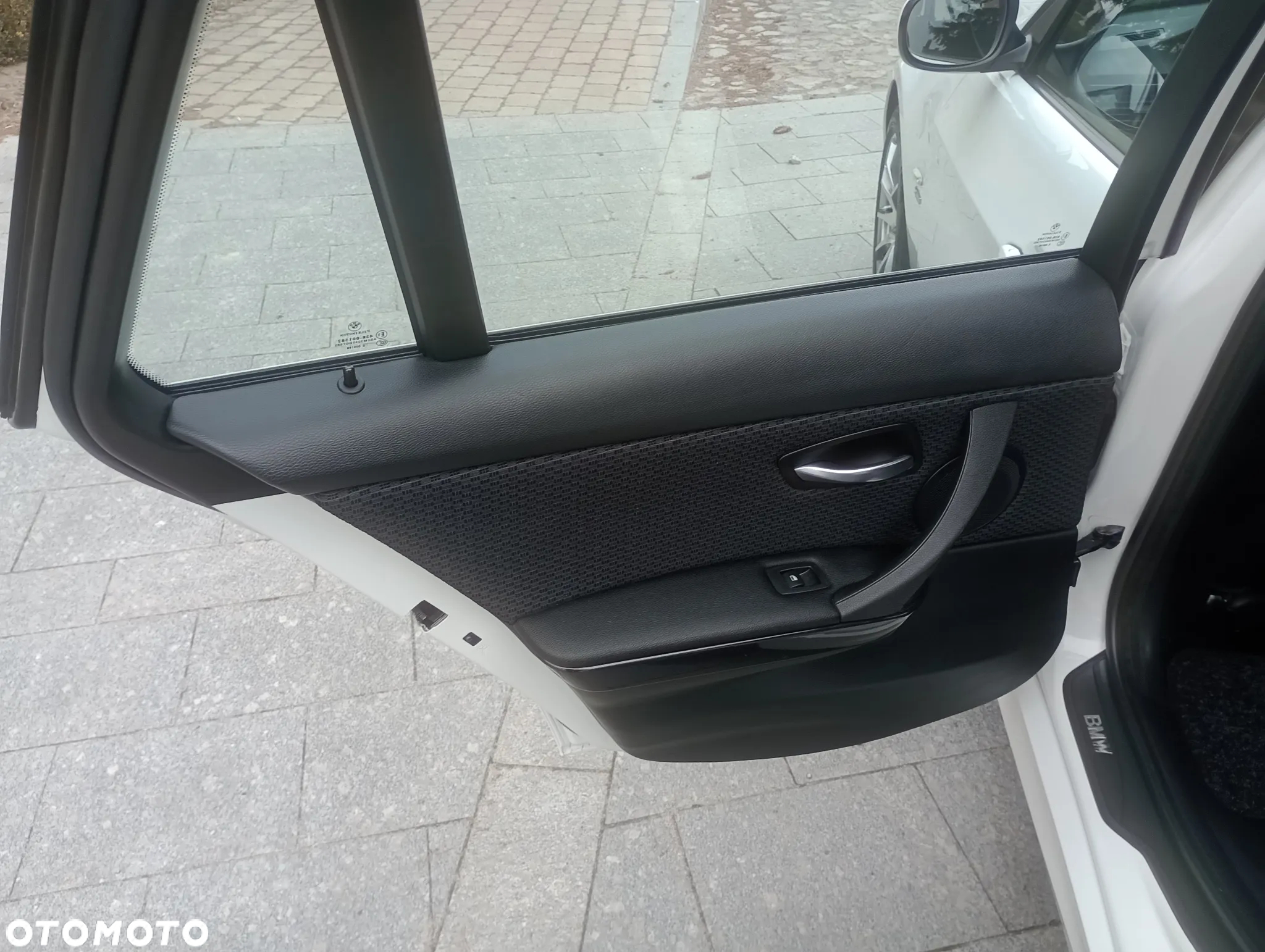 BMW Seria 3 320d xDrive DPF Touring - 25