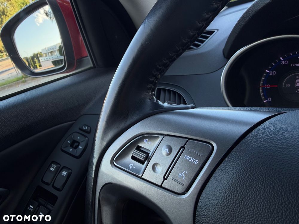 Hyundai ix35 1.6 2WD Fifa World Cup Edition - 16