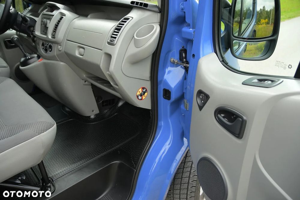 Opel VIVARO 2.5 CDTi 145KM * Z Niemiec * KLIMA * AUTOMAT * ZNAKOMITY STAN! - 28