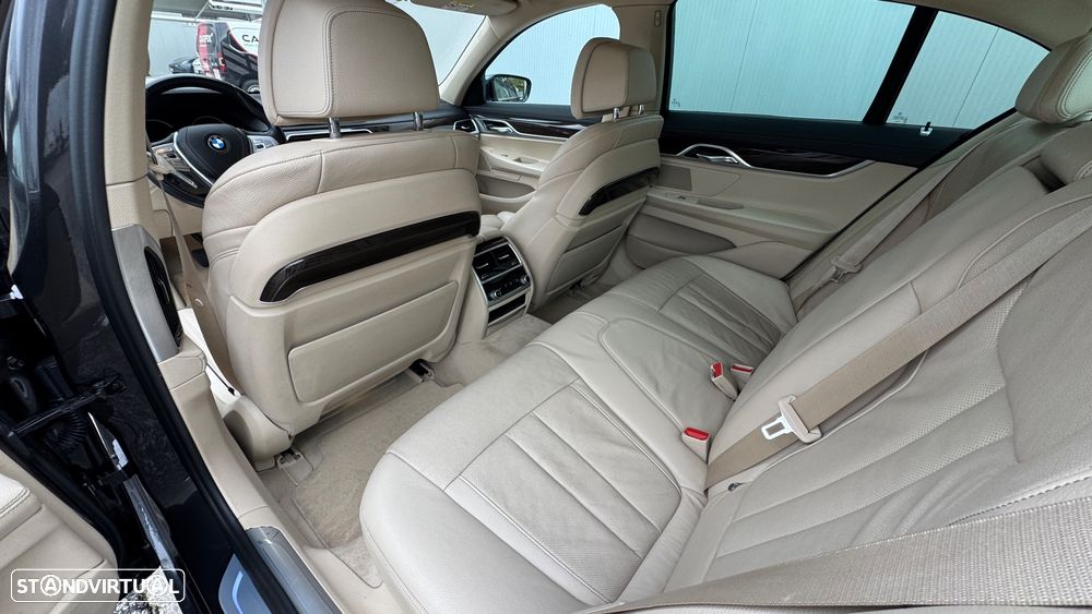 BMW 740 e iPerformance - 36