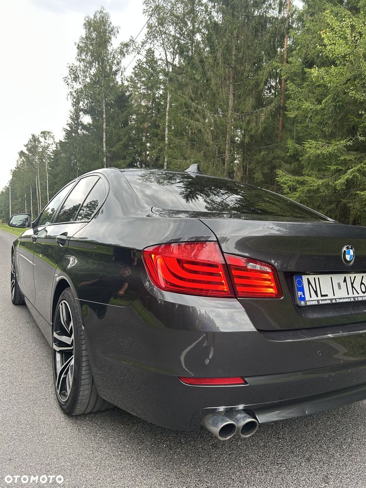 BMW Seria 5 525d xDrive - 23