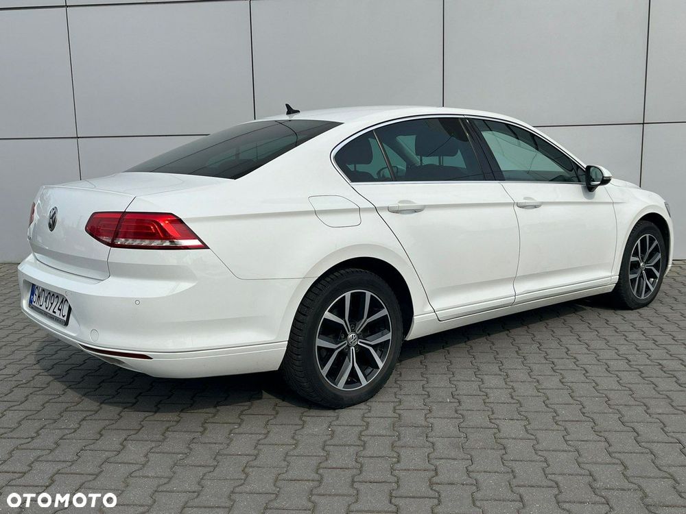 Volkswagen Passat - 8