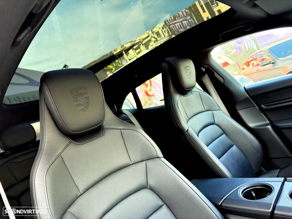 Porsche Taycan Cross Turismo 4 - 29