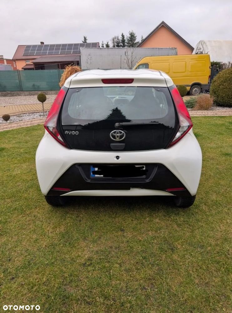 Toyota Aygo x-play - 4
