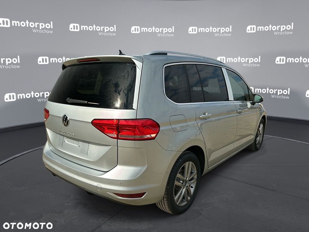 Volkswagen Touran - 11