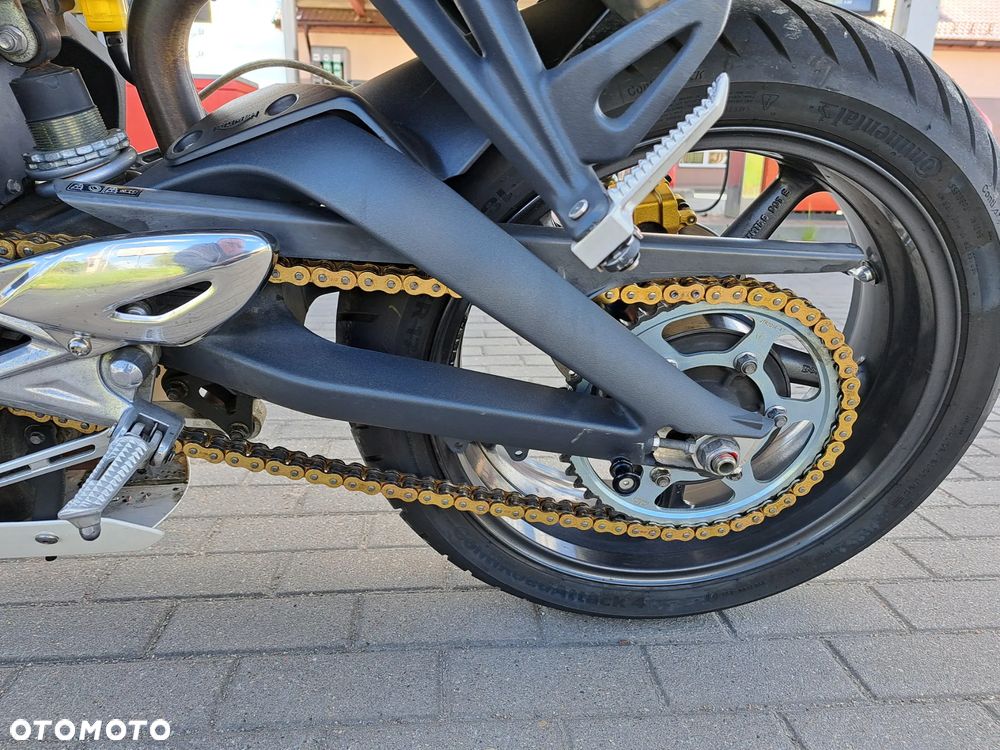 Triumph Street Triple - 13