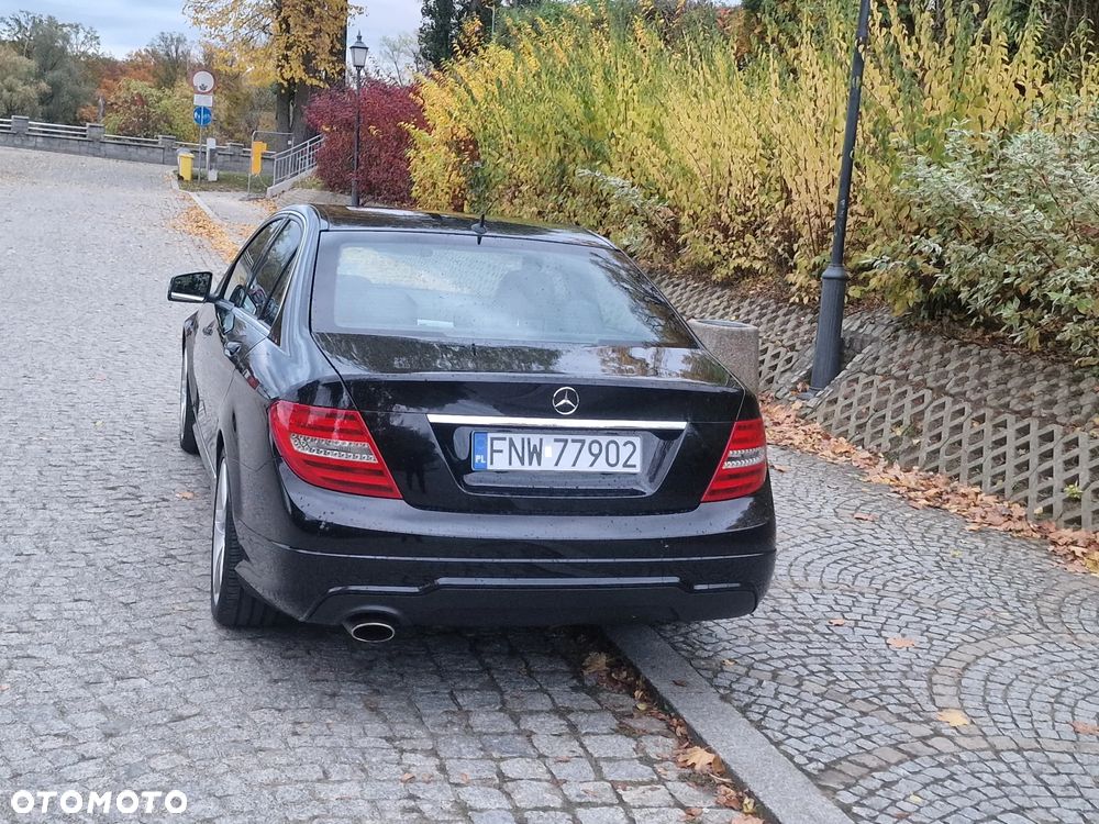 Mercedes-Benz C-Class 2012 photo 4