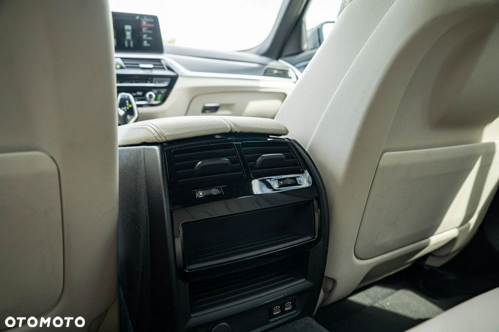 BMW Seria 5 530i xDrive mHEV M Sport sport - 35
