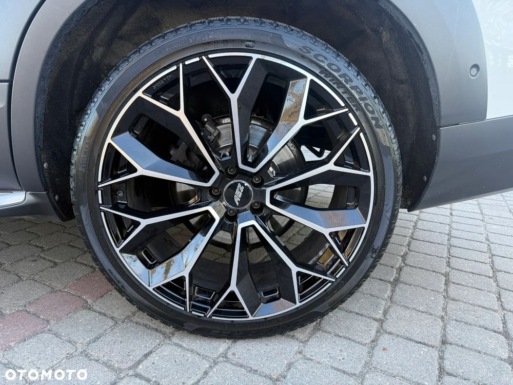 Volvo XC 90 - 9