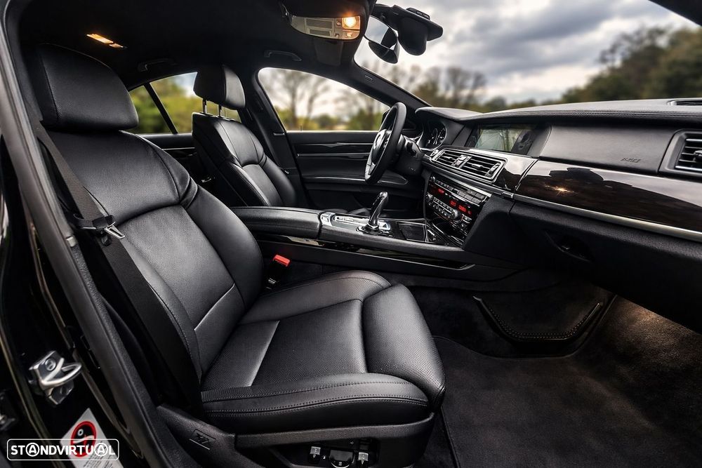 BMW 740 d Pack M - 30