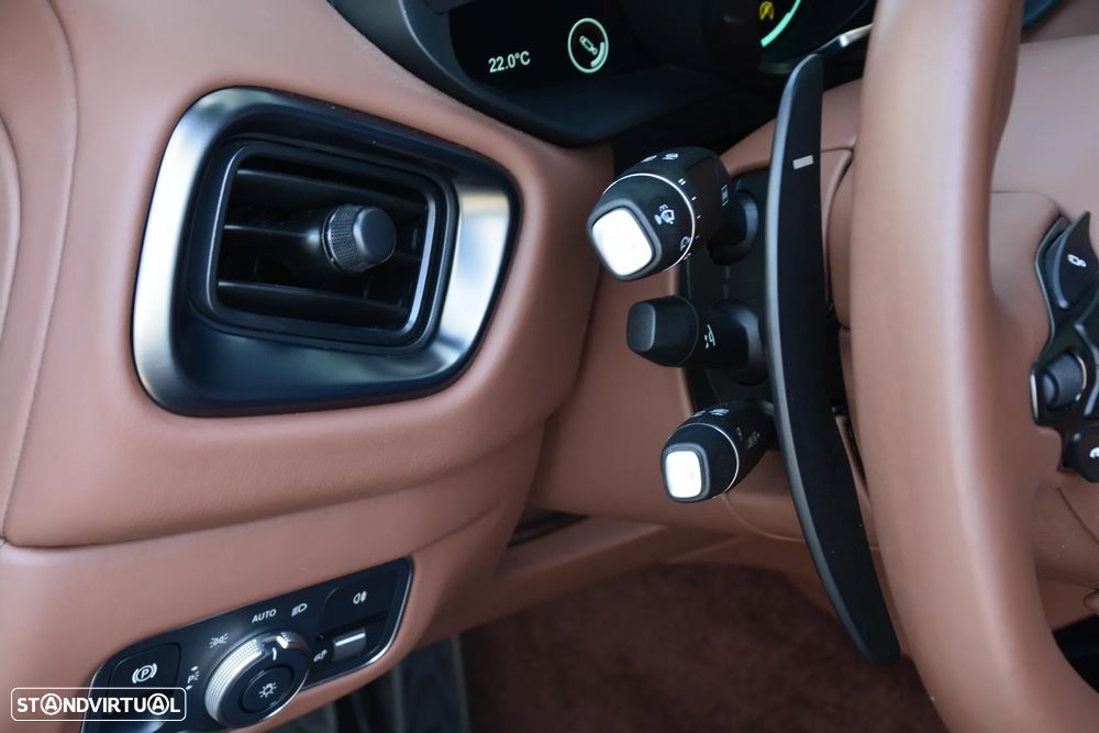 Aston Martin Vantage Coupe V8 - 31