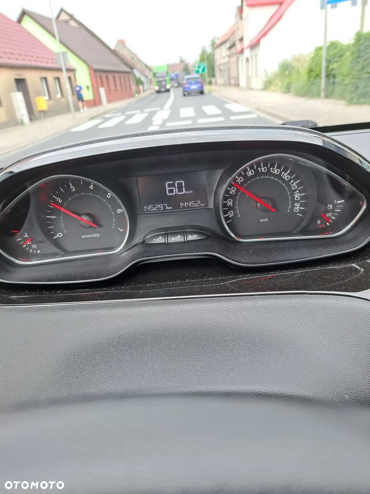 Peugeot 208 1.4 VTi Allure - 12
