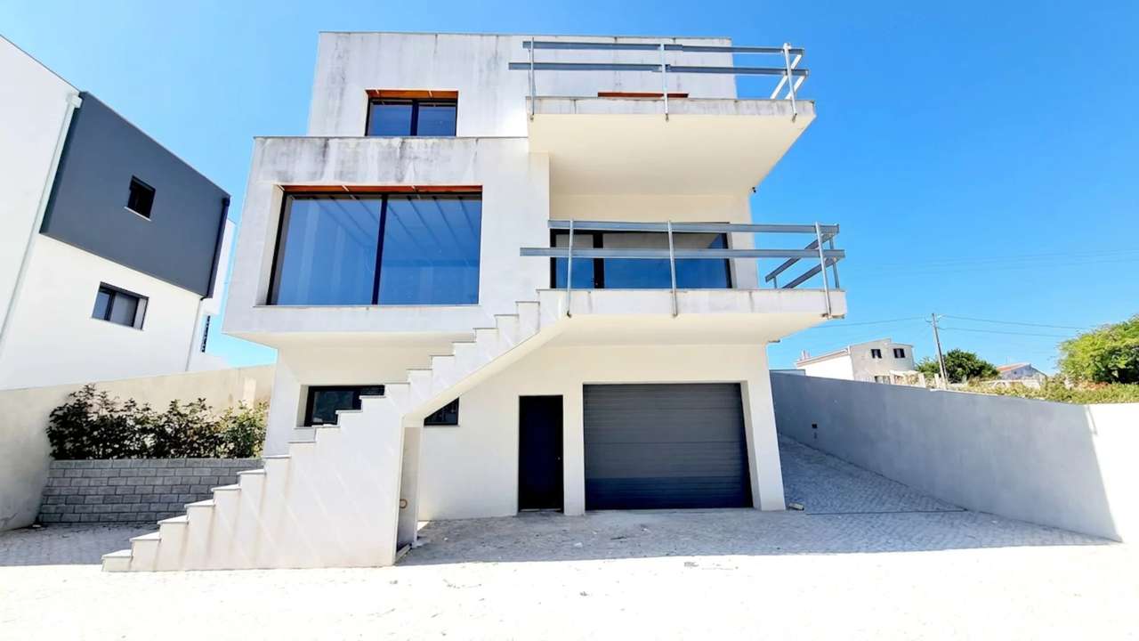 Moradia T4 com piscina, em lote XL — Caldas da Rainha - Grande imagem: 4/50