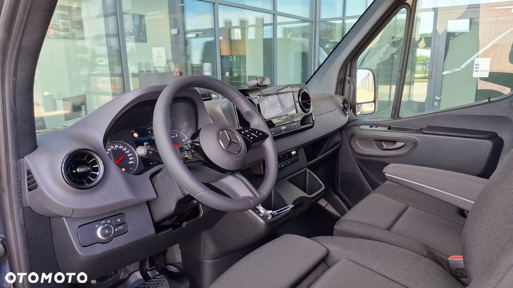 Mercedes-Benz Sprinter - 11