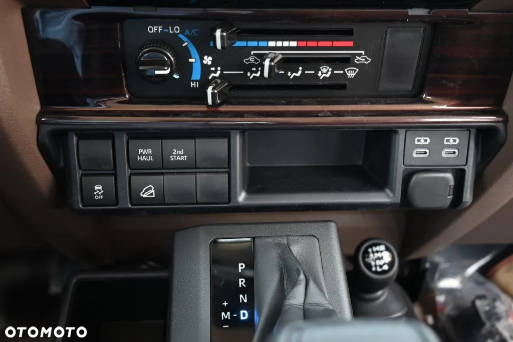 Toyota Land Cruiser - 32